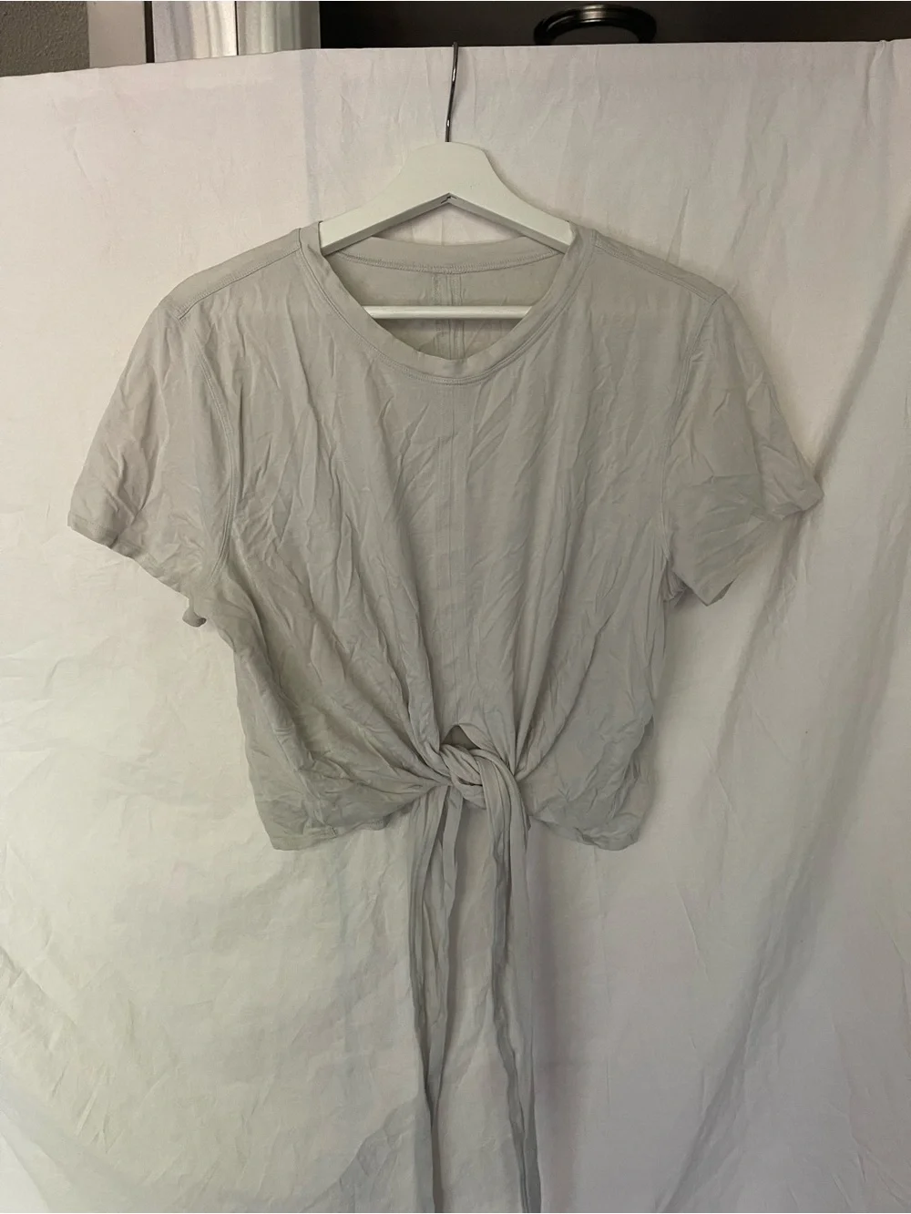 Lululemon Light Gray Tie-Front Short Sleeve Crop Top Tee Size M activewear yoga